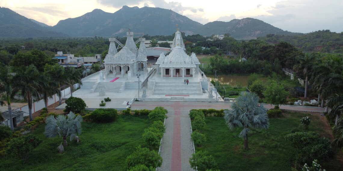 Enlightened Being: Exploring the Divine Essence of Sri Siddheshwar Brahmrishi Gurudev