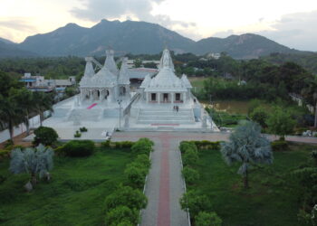 Enlightened Being: Exploring the Divine Essence of Sri Siddheshwar Brahmrishi Gurudev