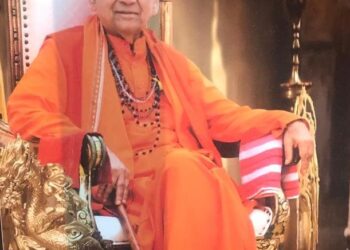 The Light from the Himalayas: The Journey of Swami Prakasananda Maharaj